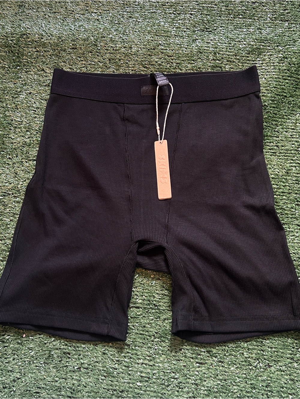 Skims Ribbed Short Sleeve Top and Shorts - Black - Picture 2 of 3